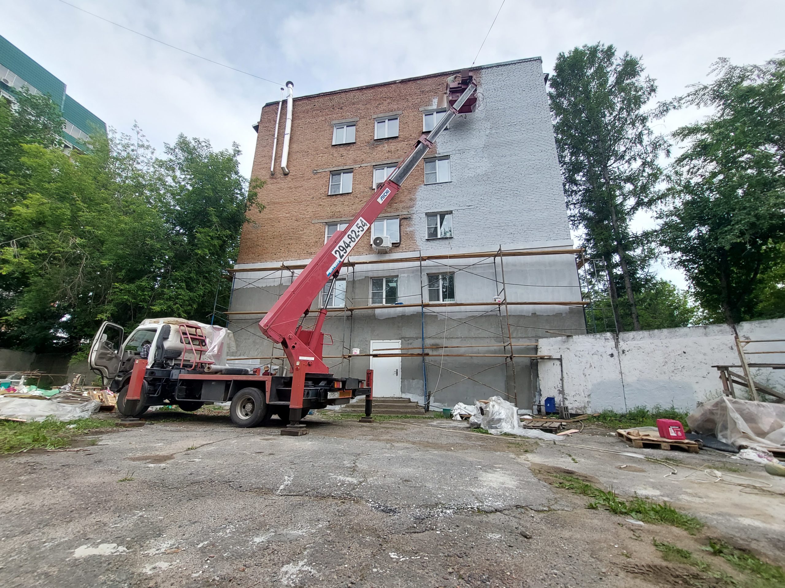Ремонт фасада медицинского центра