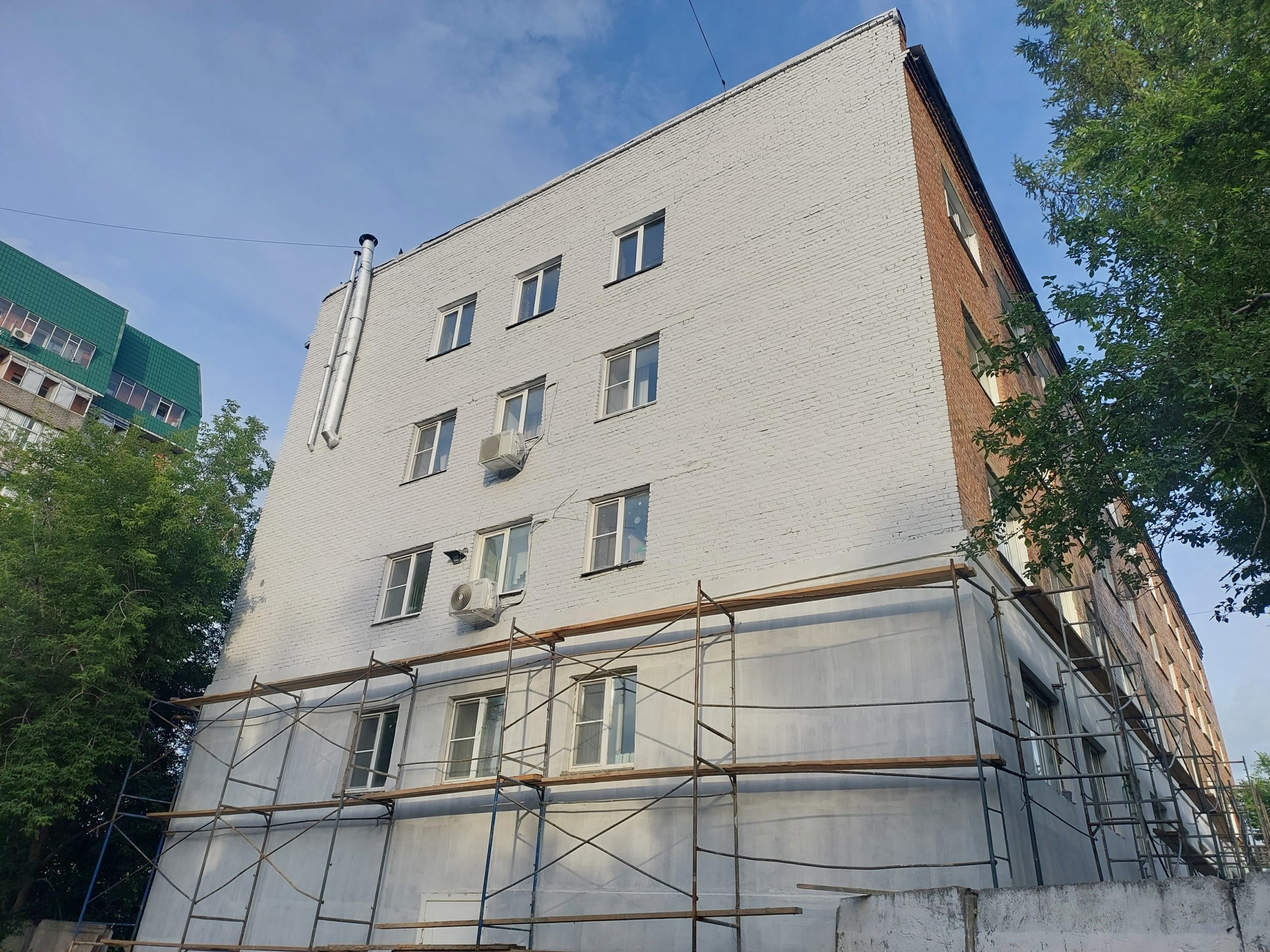 Ремонт фасада медицинского центра