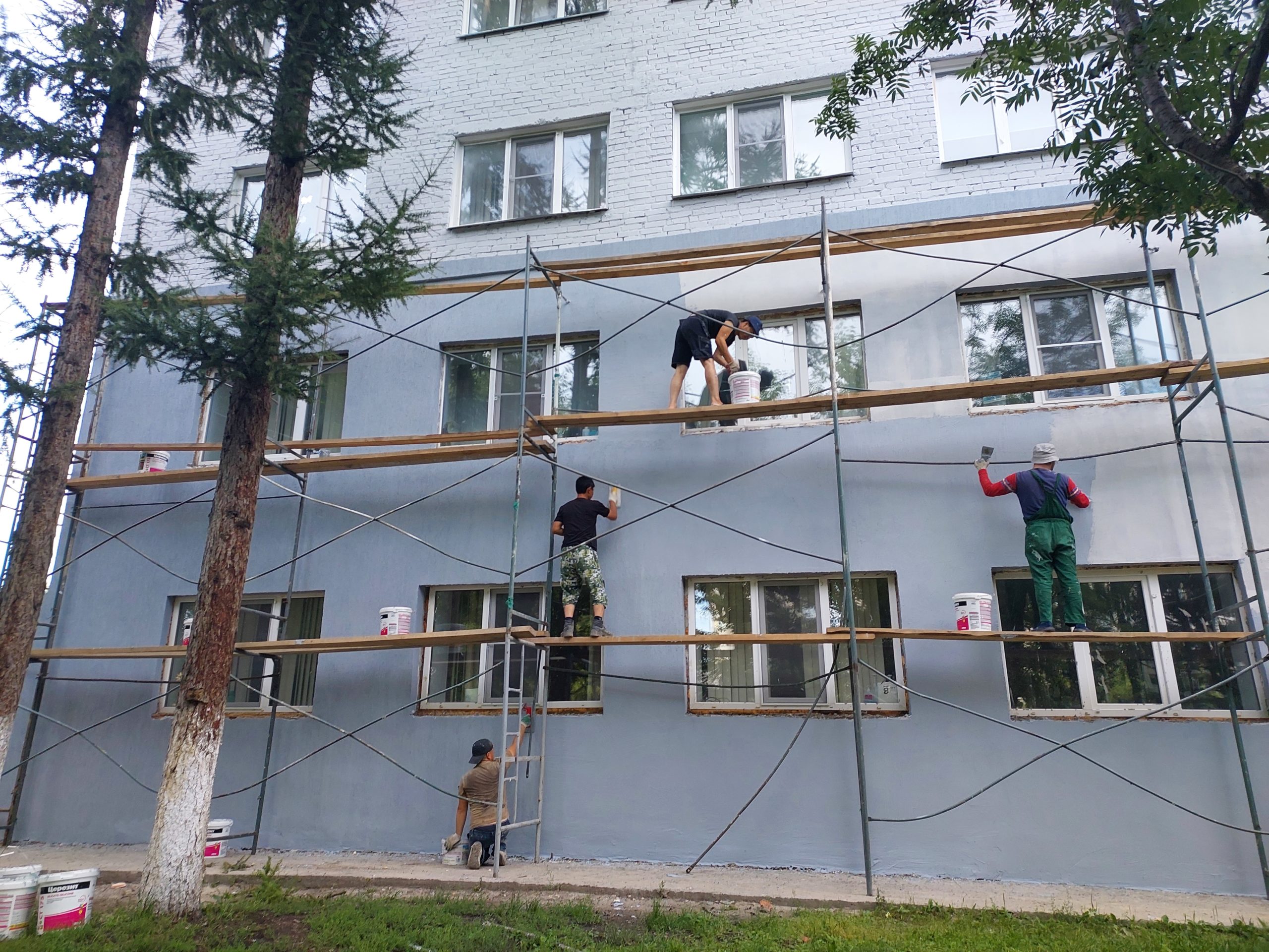 Ремонт фасада медицинского центра